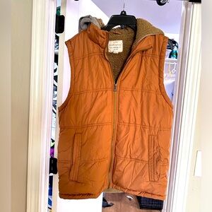 Men’s brown hooded puffy vest